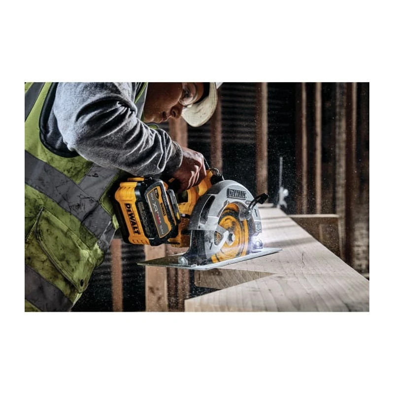 DeWALT 18V XR Brushless 190 mm Circular Saw, 5500 RPM, 67mm Cutting Depth DCS573NT-XJ
