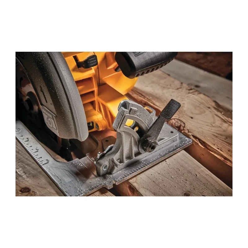 DeWALT 18V XR Brushless 190 mm Circular Saw, 5500 RPM, 67mm Cutting Depth DCS573NT-XJ