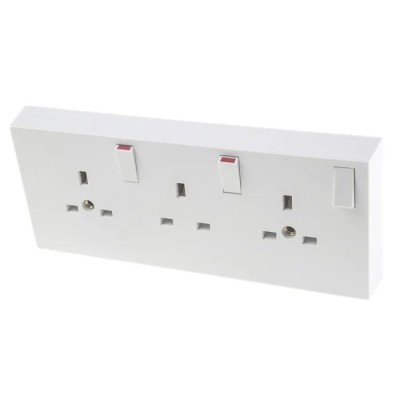 RS PRO 13A White 3 Gang Plug Socket Indoor Type G Surface Mount Rocker Switch 230V 776-8435