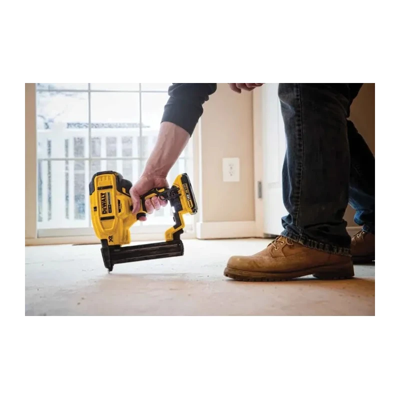 DeWALT 38 mm Cordless Staple Gun, Type G British 3-Pin, 18V Brushless Motor DCN681D2-GB
