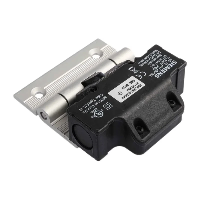 Siemens 3SE2 Safety Hinge Switch Plastic Housing Screw Terminal M20 x 1.5 Cable Entry IP65 3SE2283-0GA43