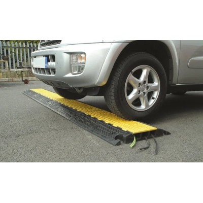 RS PRO Heavy Duty Dual Purpose Rubber Cable Cover, 900 mm Length x 600 mm Width, Yellow and Black, Model 26101340