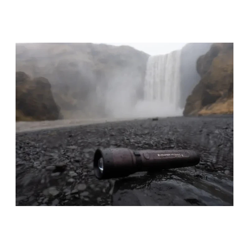 LEDLENSER Black Aluminium Alloy Rechargeable LED Torch 2000 lm 330m Beam Distance P7R SIGNATURE